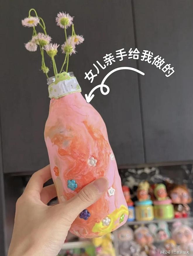 玫瑰女儿亲手做花瓶献给妈妈开元棋牌王灿母亲节收99朵(图3)