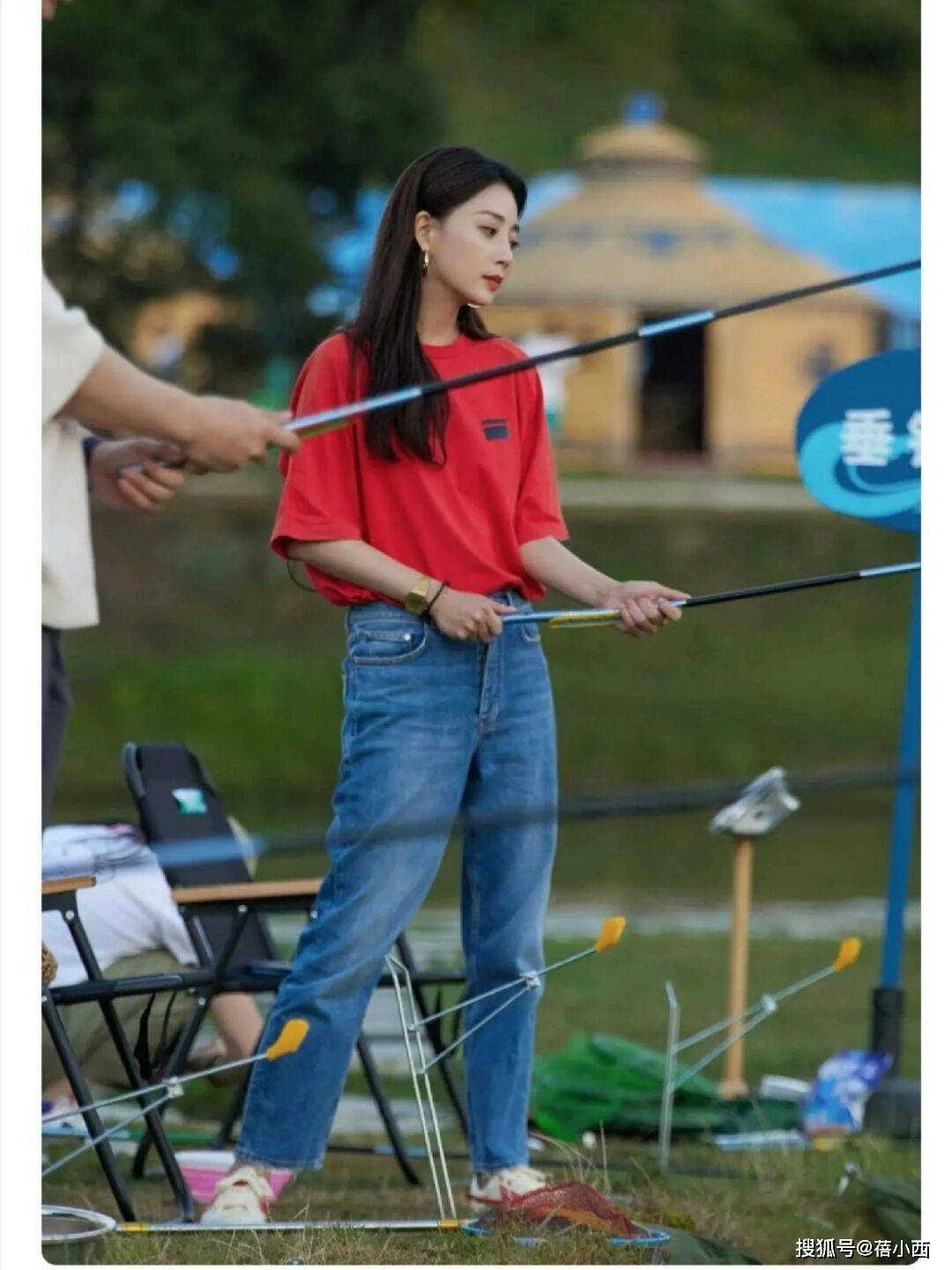 很值得中年女性借鉴时尚、优雅还减龄开元棋牌被45岁殷桃的穿搭惊艳到!(图3) 很值得中年女性借鉴时尚、优雅还减龄开元棋牌被45岁殷桃的穿搭惊艳到!(图3)